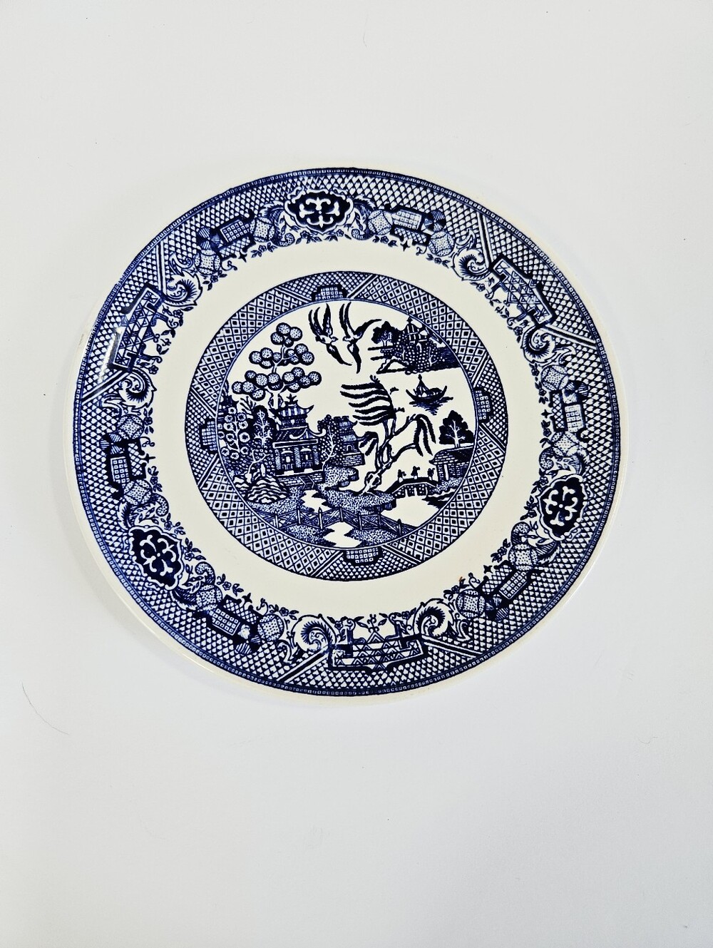 Vintage Antique? Blue Willow Pattern 9" Porcelain Ceramic Dinner Luncheon Plate